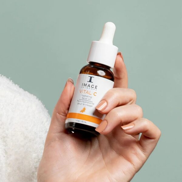 VITAL C hydrating facial oil - Image 3