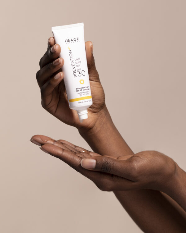 PREVENTION+ clear solar gel SPF30 - Image 2